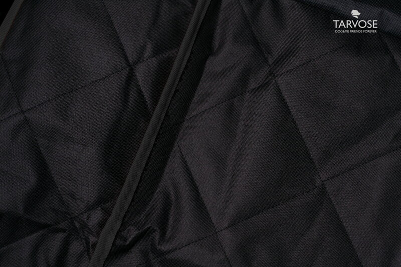 Black Tarvose kvalitní  ochranná deka do auta pro psy - černo/černá